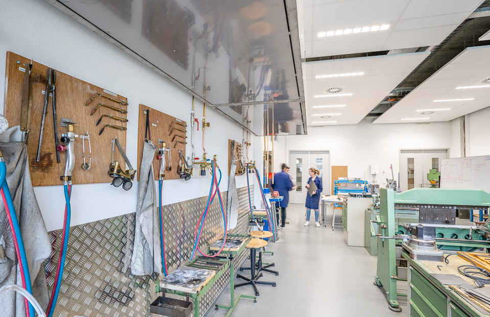 จป เทคนิค กับความสำคัญของการใช้เทคโนโลยีในการตรวจสอบอุบัติเหตุ